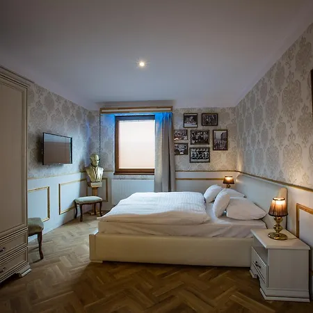 Retro Garage Hotel 3*