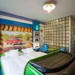 Retro Garage 3*