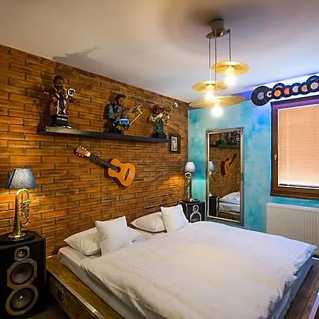 Hotel Retro Garage