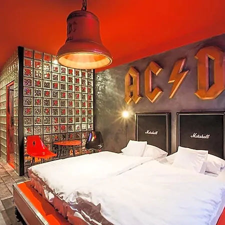 Hotel Retro Garage Ostrava