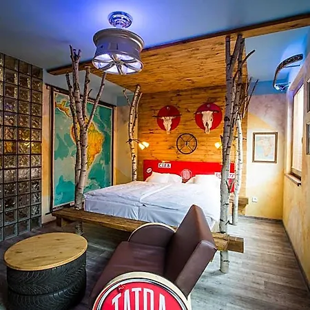 Retro Garage Hotel