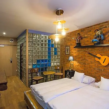 Hotel Retro Garage Ostrava
