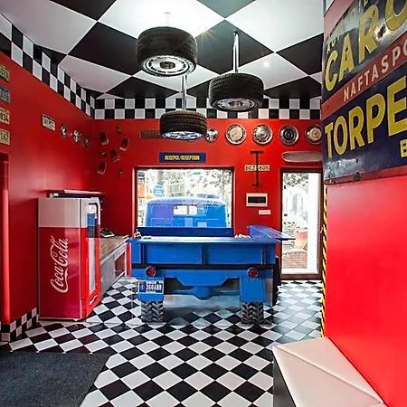 Hotel Retro Garage Ostrava