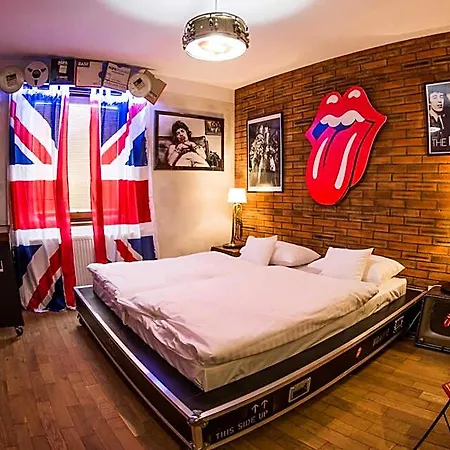 Hotel Retro Garage 3*