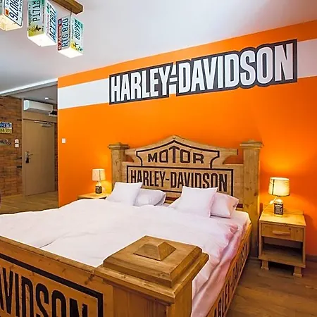 Retro Garage Hotel 3*