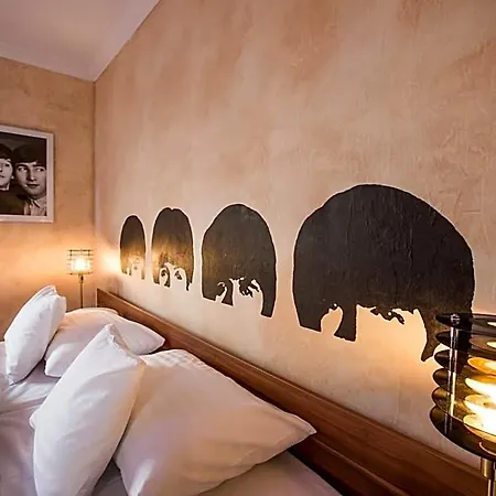 Hotel Retro Garage Ostrava