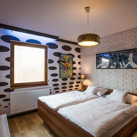 Retro Garage Hotel 3*