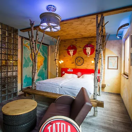 Retro Garage Hotel
