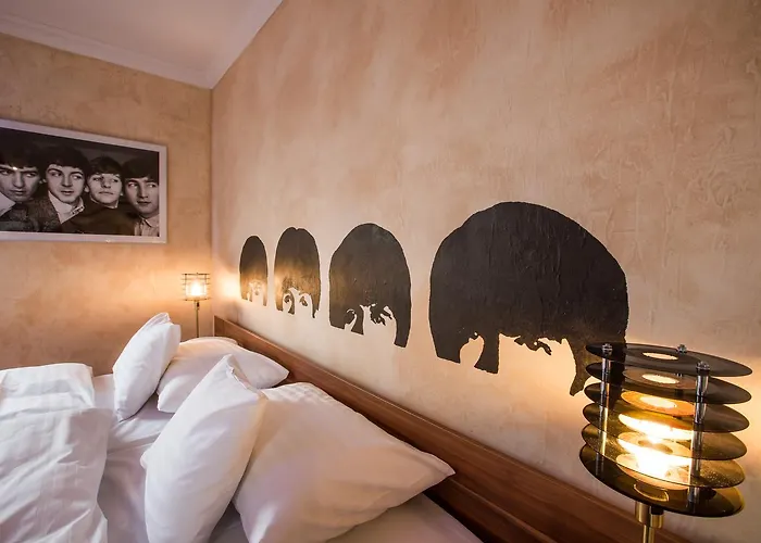 Hotell Retro Garage 3*