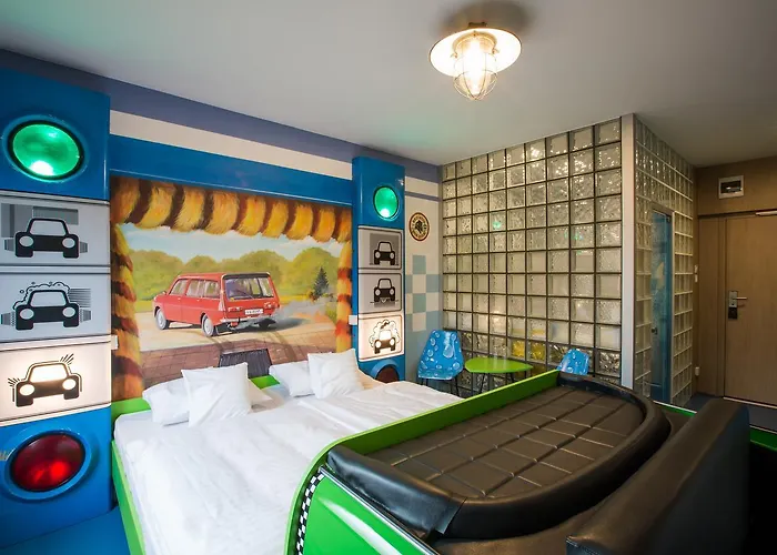Retro Garage 3*